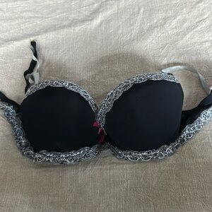 Black T‎ Shirt Bra